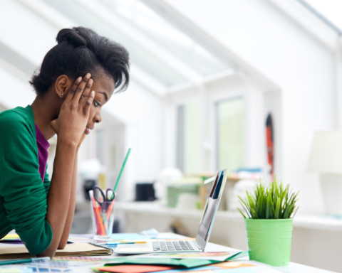 ¿Como mantenerse enfocado en el trabajo híbrido?